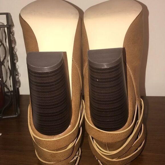 NWOT wrap around Catalina bootie - Picture 4 of 5